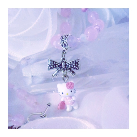 Adorable Hello Kitty Figure Necklace - Picture 3 of 4